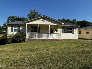 151 W Meeting Street, Dandridge, TN 37725