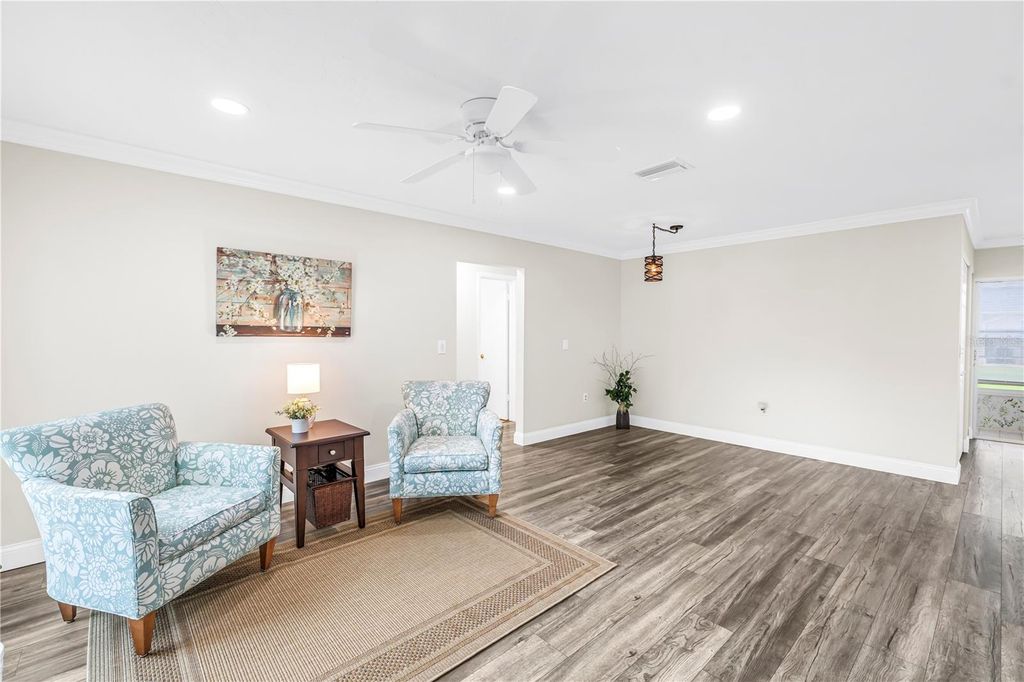 Image 2 of property listing at 4207 34TH AVENUE DRIVE W, Bradenton, FL 34205