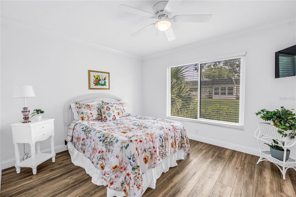Image 12 of property listing at 4207 34TH AVENUE DRIVE W, Bradenton, FL 34205