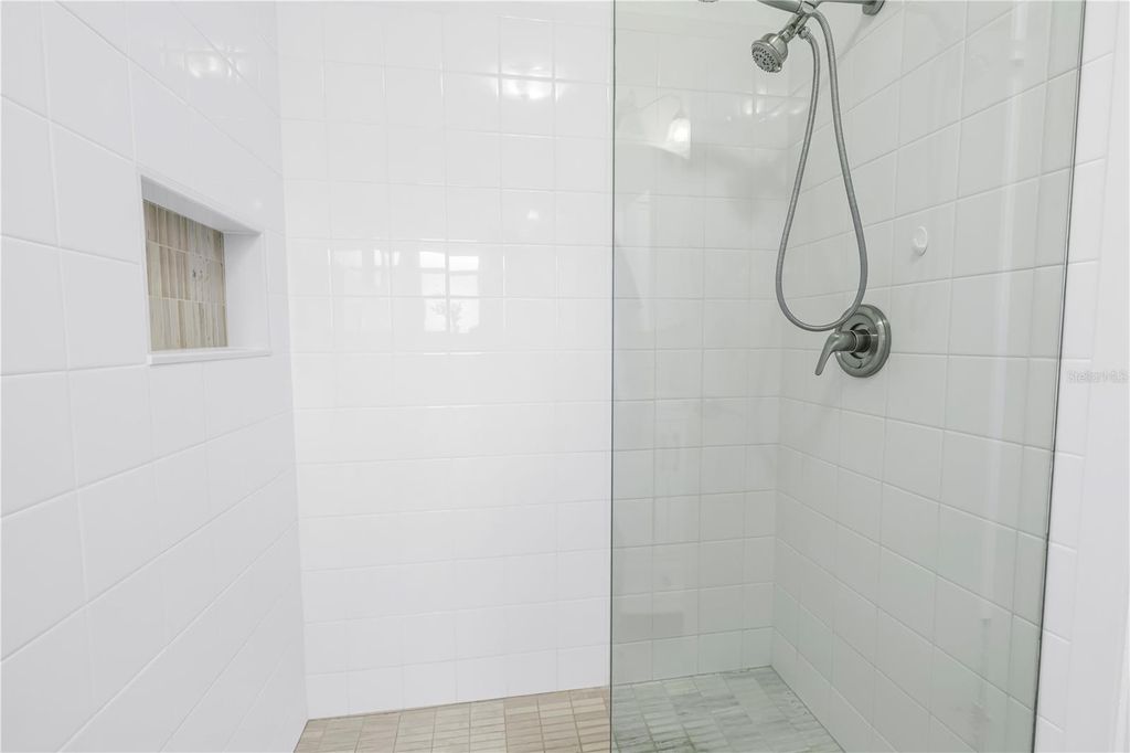 Image 15 of property listing at 4207 34TH AVENUE DRIVE W, Bradenton, FL 34205