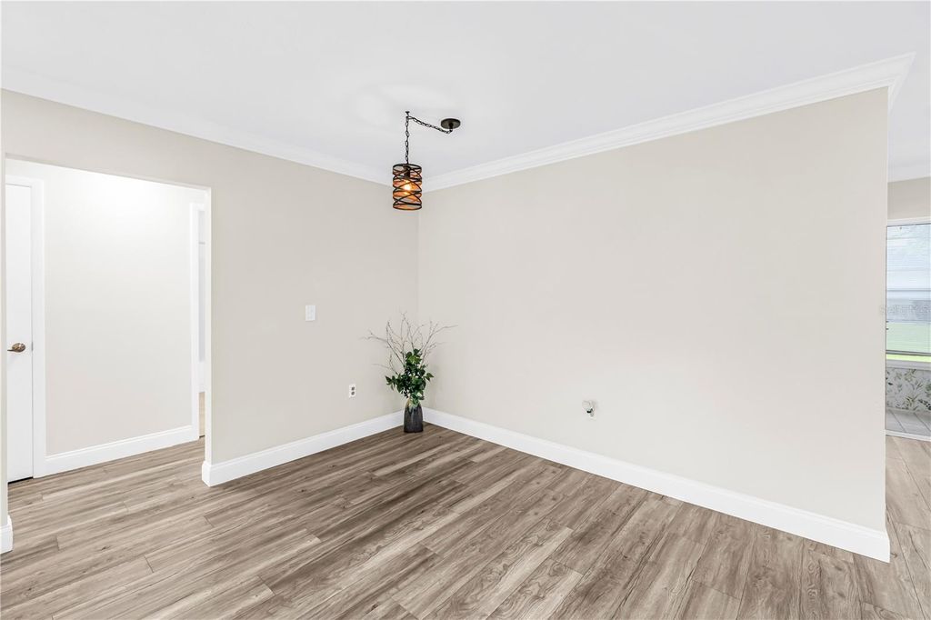 Image 16 of property listing at 4207 34TH AVENUE DRIVE W, Bradenton, FL 34205