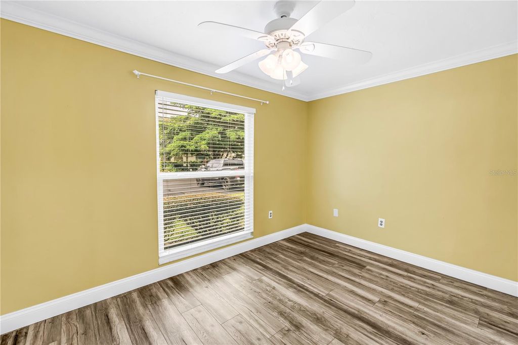 Image 20 of property listing at 4207 34TH AVENUE DRIVE W, Bradenton, FL 34205