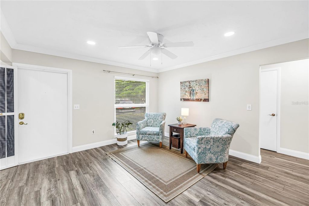 Image 3 of property listing at 4207 34TH AVENUE DRIVE W, Bradenton, FL 34205