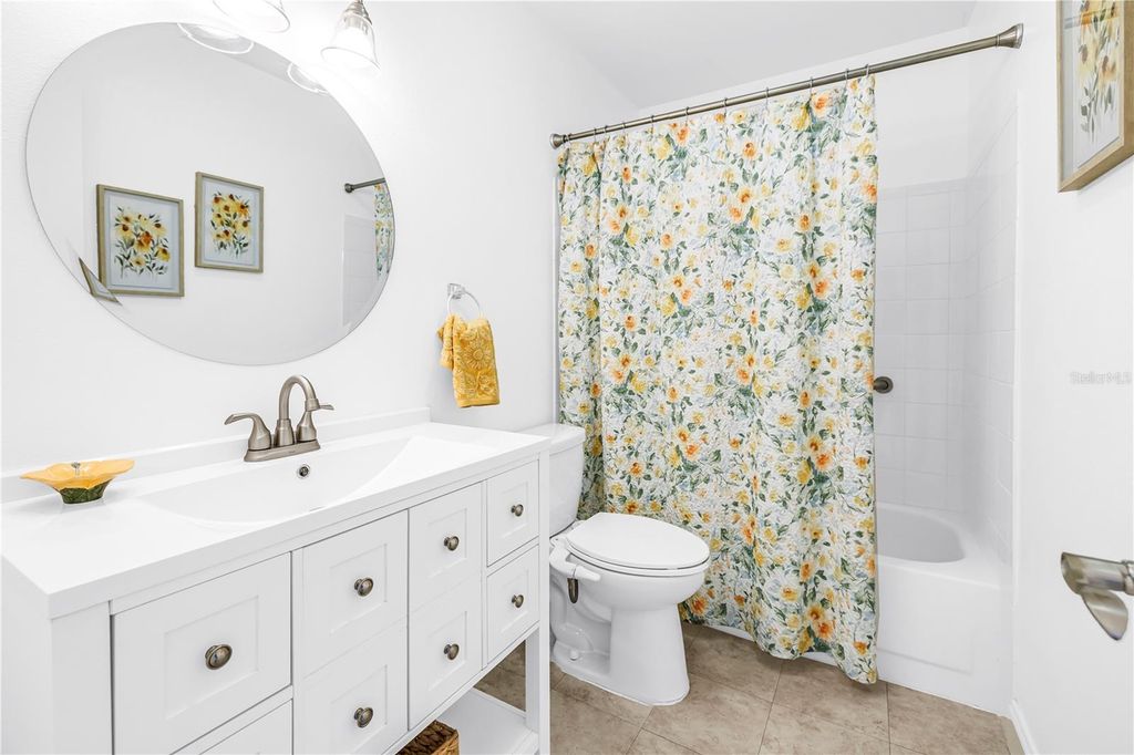 Image 21 of property listing at 4207 34TH AVENUE DRIVE W, Bradenton, FL 34205