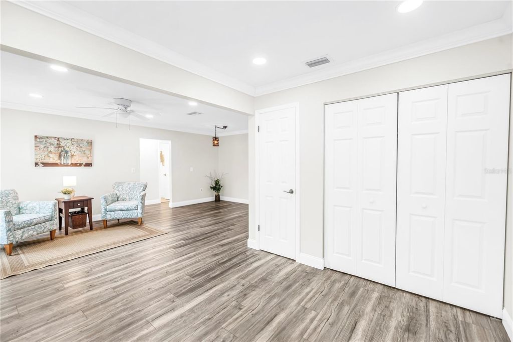 Image 23 of property listing at 4207 34TH AVENUE DRIVE W, Bradenton, FL 34205