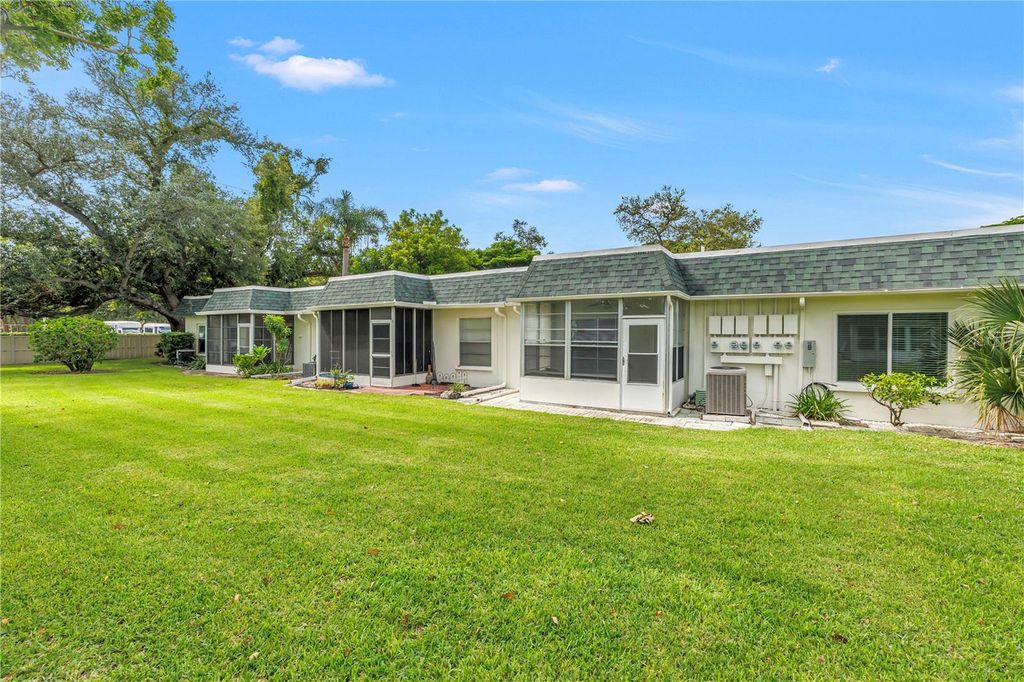 Image 26 of property listing at 4207 34TH AVENUE DRIVE W, Bradenton, FL 34205