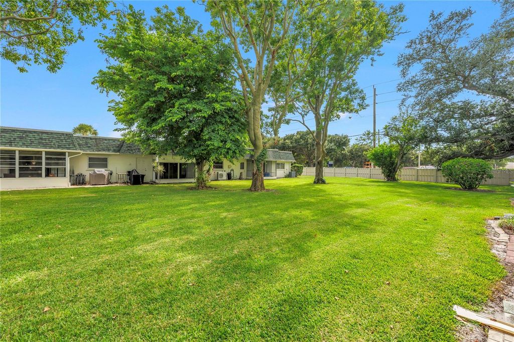 Image 27 of property listing at 4207 34TH AVENUE DRIVE W, Bradenton, FL 34205