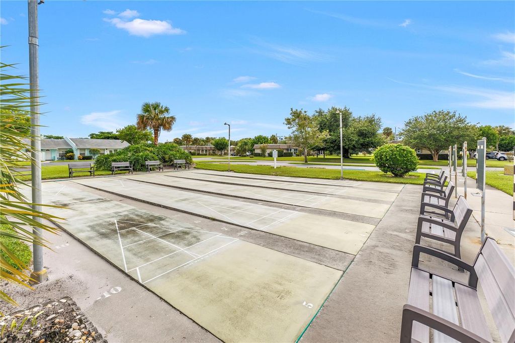 Image 29 of property listing at 4207 34TH AVENUE DRIVE W, Bradenton, FL 34205