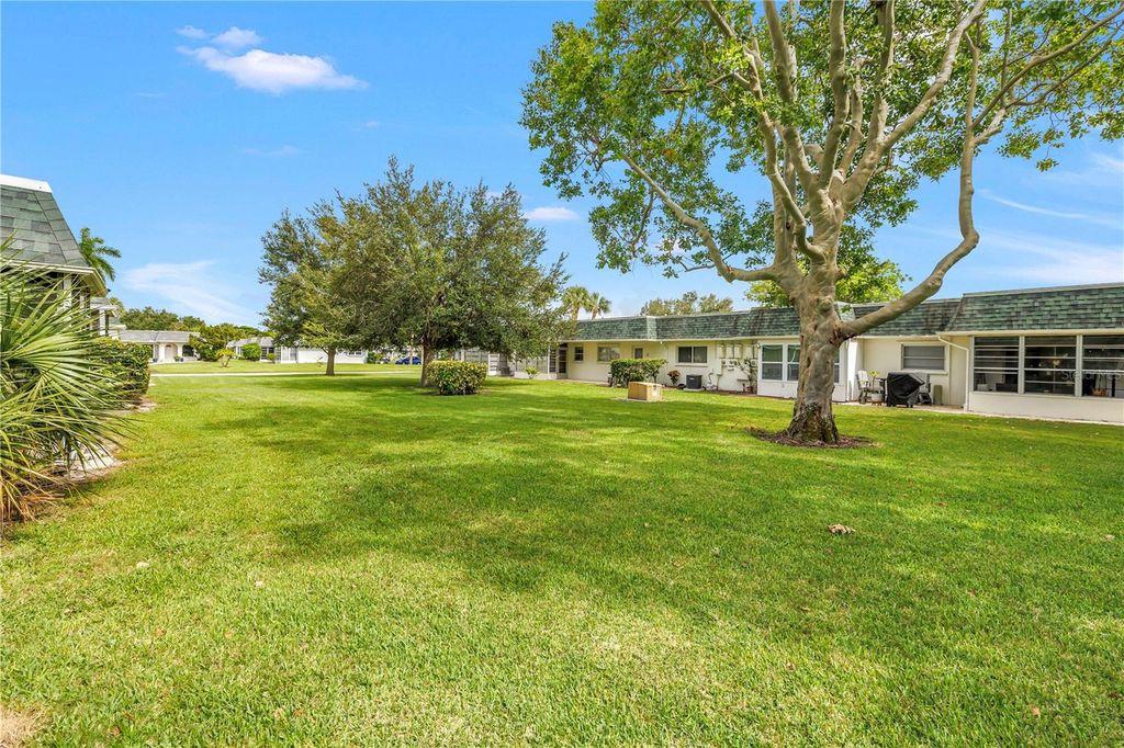 Image 30 of property listing at 4207 34TH AVENUE DRIVE W, Bradenton, FL 34205