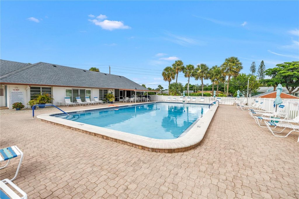 Image 31 of property listing at 4207 34TH AVENUE DRIVE W, Bradenton, FL 34205