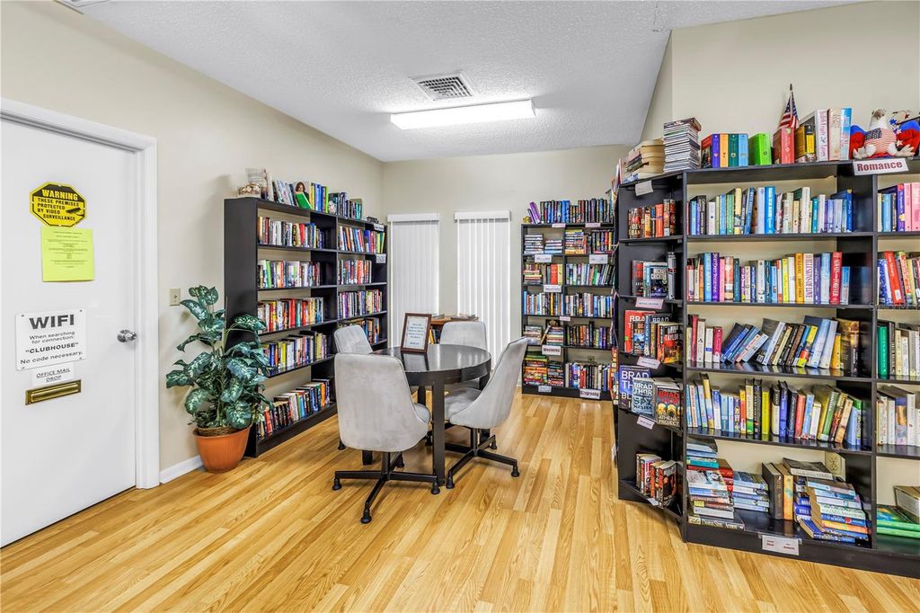 Image 32 of property listing at 4207 34TH AVENUE DRIVE W, Bradenton, FL 34205