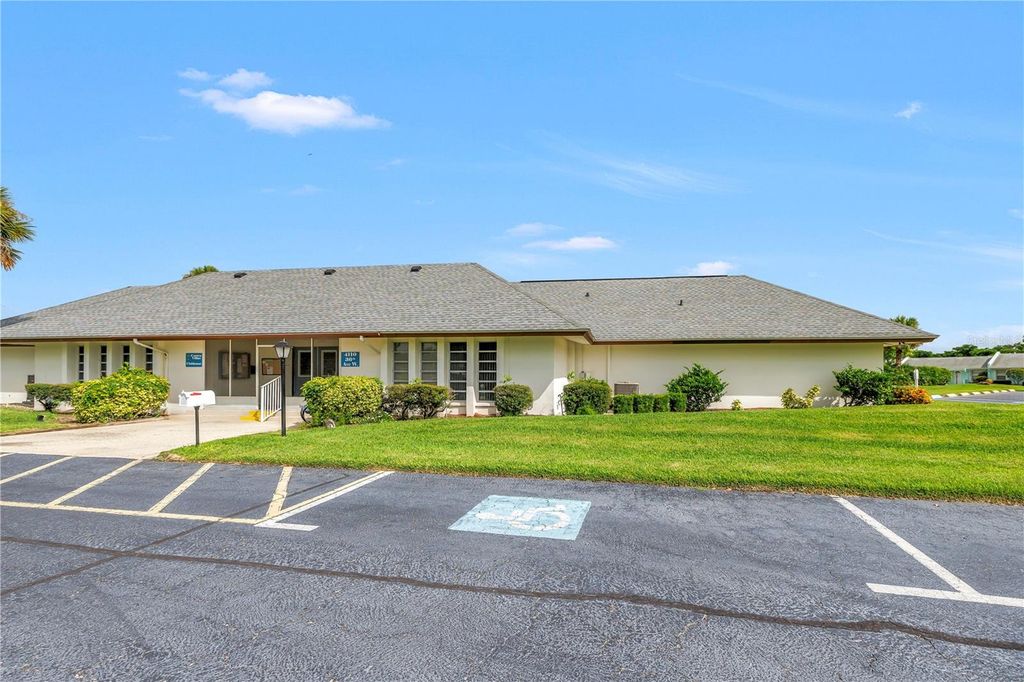 Image 35 of property listing at 4207 34TH AVENUE DRIVE W, Bradenton, FL 34205