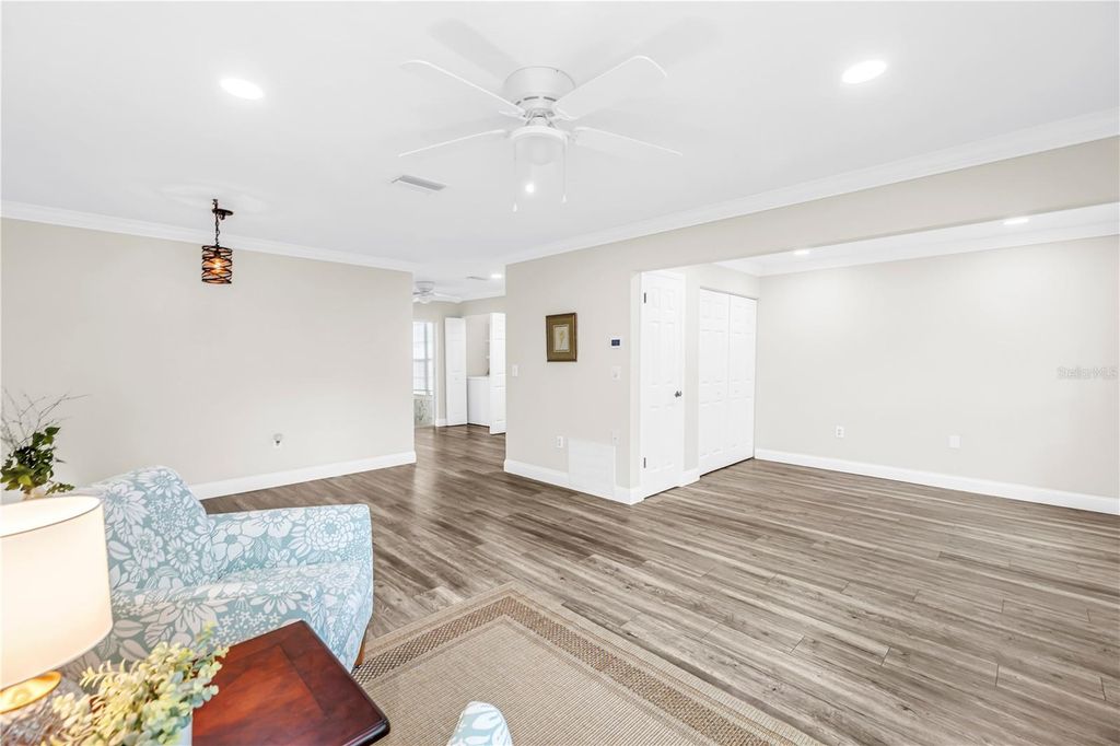Image 9 of property listing at 4207 34TH AVENUE DRIVE W, Bradenton, FL 34205