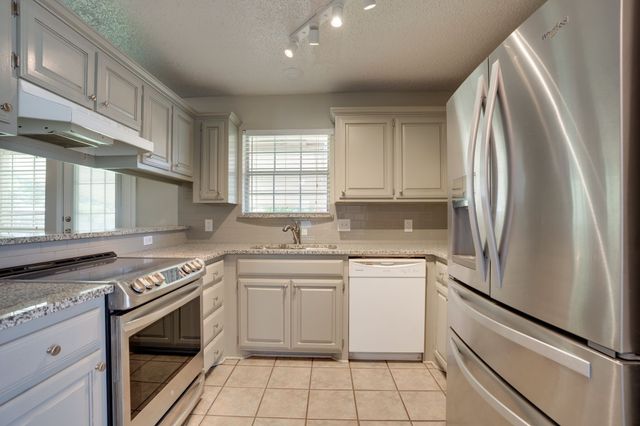 215 Linda Street, Aubrey, TX 76227