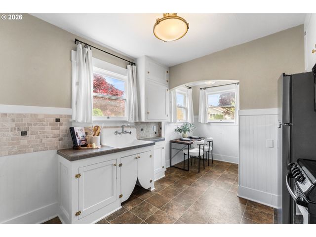 614 W 29TH St, Vancouver, WA 98660