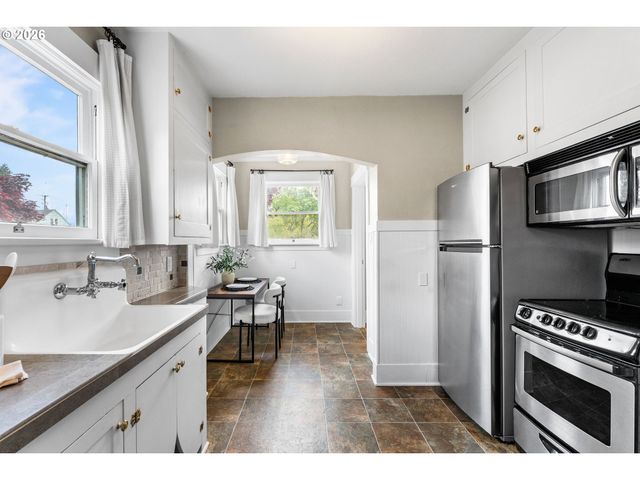 614 W 29TH St, Vancouver, WA 98660