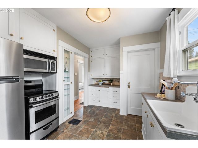 614 W 29TH St, Vancouver, WA 98660