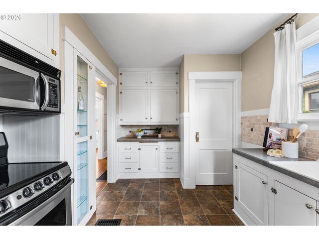 614 W 29TH St, Vancouver, WA 98660