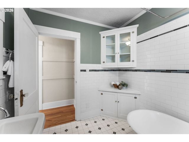 614 W 29TH St, Vancouver, WA 98660