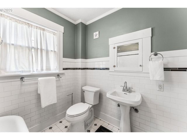 614 W 29TH St, Vancouver, WA 98660