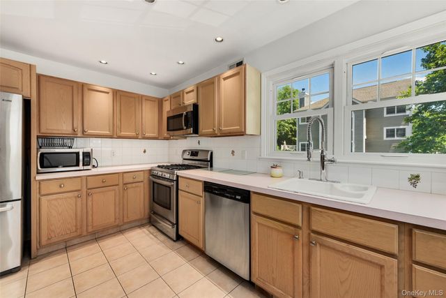 21 Brookridge Court, Rye Brook, NY 10573