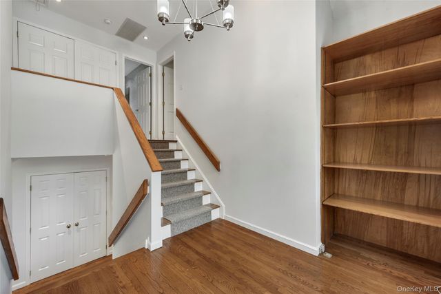 21 Brookridge Court, Rye Brook, NY 10573
