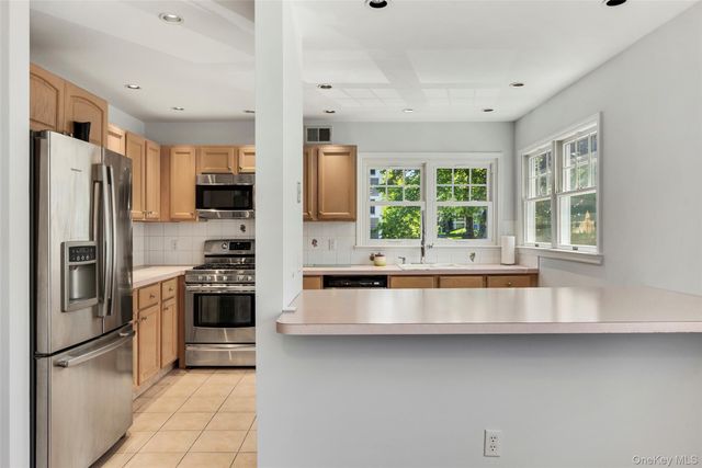 21 Brookridge Court, Rye Brook, NY 10573