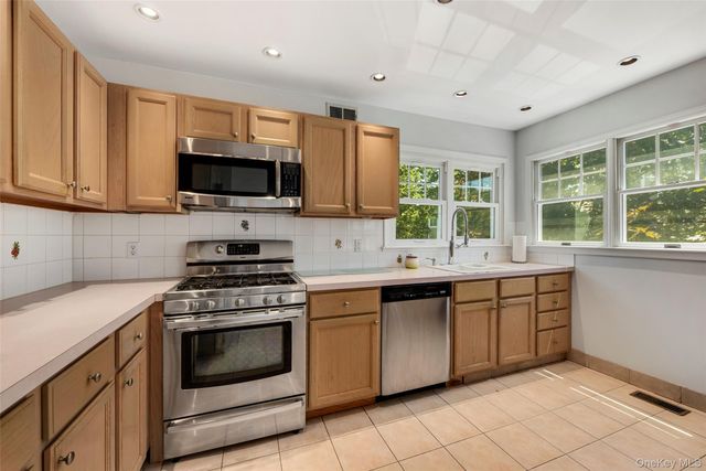 21 Brookridge Court, Rye Brook, NY 10573
