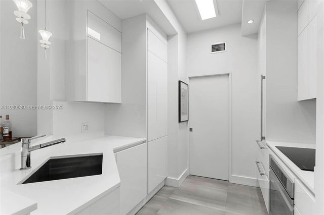 888 Brickell Key Dr 2606, Miami, FL 33131