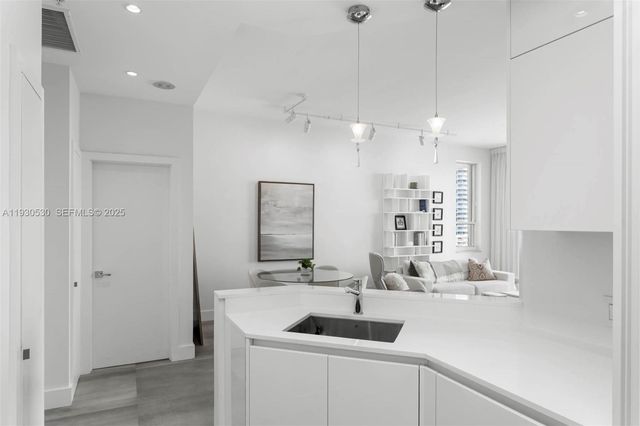 888 Brickell Key Dr 2606, Miami, FL 33131