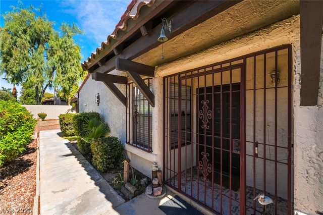 4211 Flamingo Crest Drive, Las Vegas, NV 89121