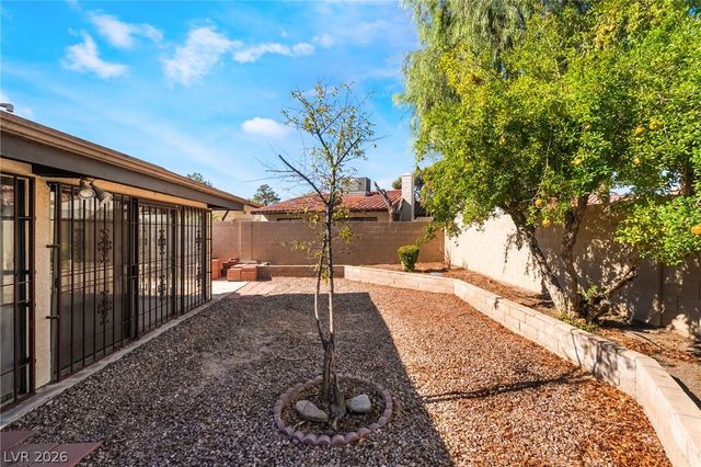4211 Flamingo Crest Drive, Las Vegas, NV 89121