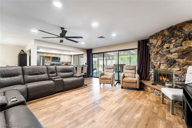 4211 Flamingo Crest Drive, Las Vegas, NV 89121