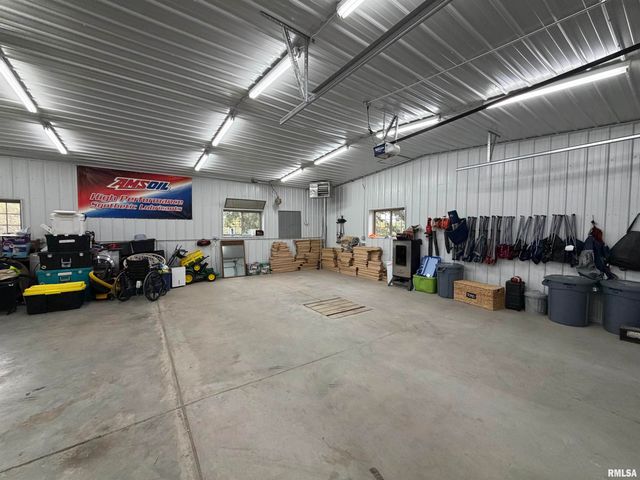 1196 160TH Street, Abingdon, IL 61410