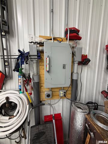 1196 160TH Street, Abingdon, IL 61410