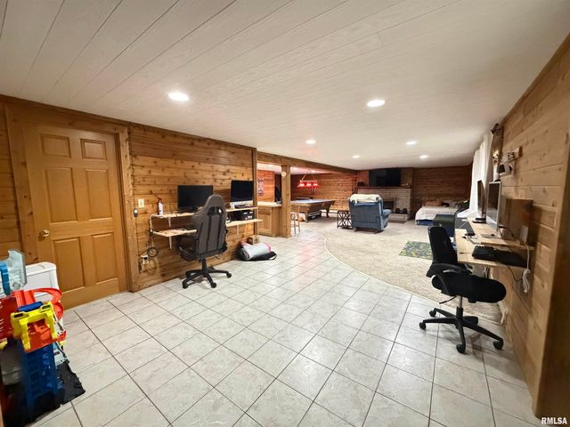 1196 160TH Street, Abingdon, IL 61410