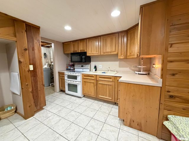 1196 160TH Street, Abingdon, IL 61410