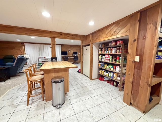 1196 160TH Street, Abingdon, IL 61410