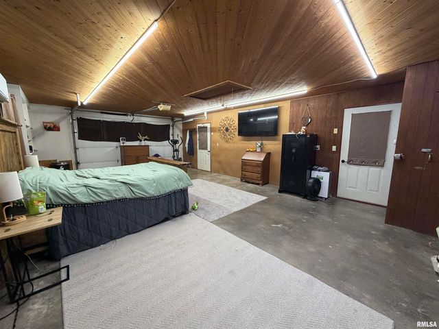 1196 160TH Street, Abingdon, IL 61410