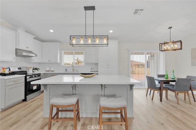 20190 Osseo Road, Apple Valley, CA 92308