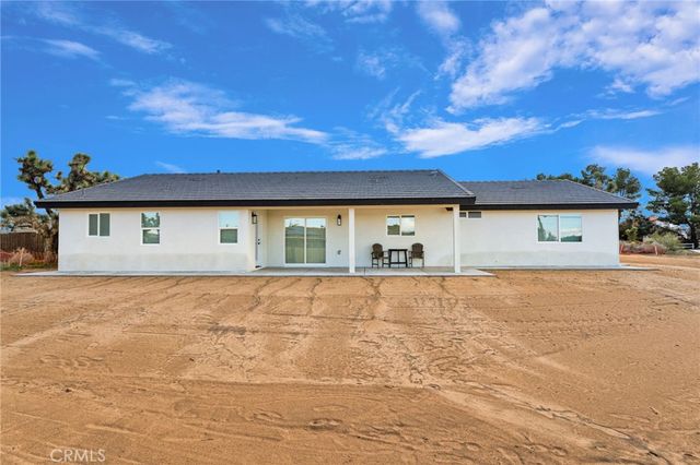 20190 Osseo Road, Apple Valley, CA 92308