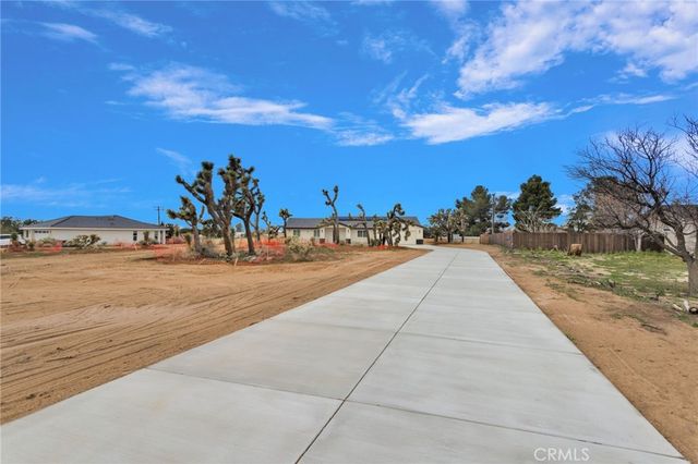 20190 Osseo Road, Apple Valley, CA 92308