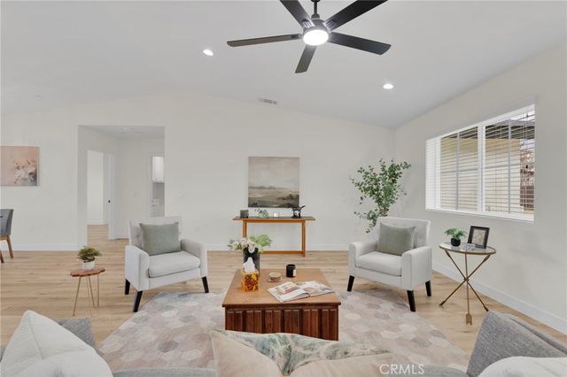 20190 Osseo Road, Apple Valley, CA 92308