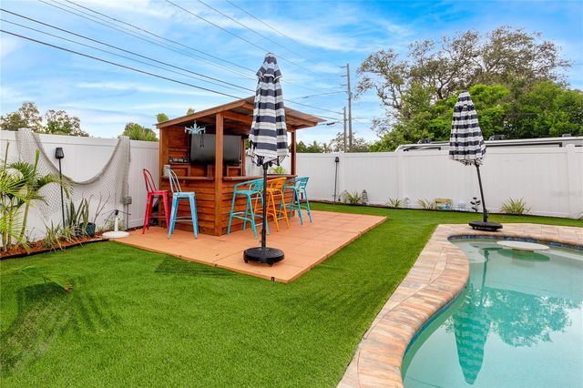 6200 52ND AVENUE N, St Petersburg, FL 33709