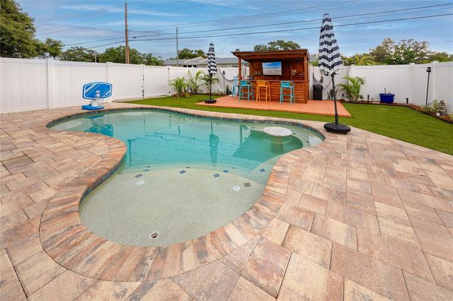6200 52ND AVENUE N, St Petersburg, FL 33709