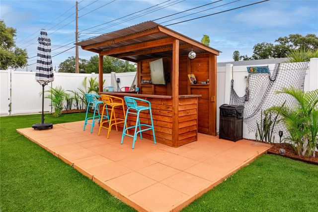 6200 52ND AVENUE N, St Petersburg, FL 33709