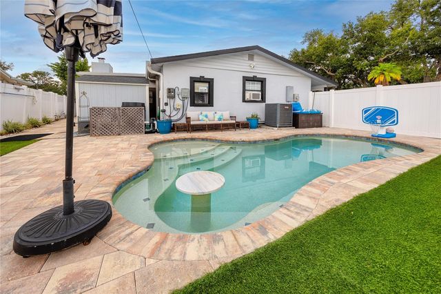 6200 52ND AVENUE N, St Petersburg, FL 33709