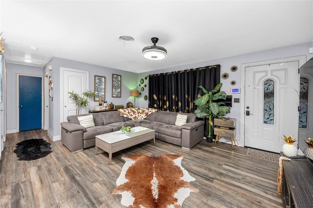 6200 52ND AVENUE N, St Petersburg, FL 33709