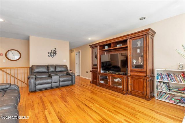 536 Deer Creek Court, Jackson, NJ 08527