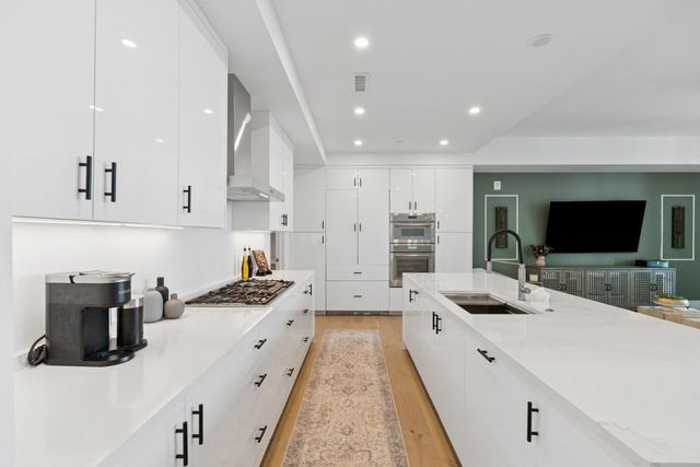 2425 Peachtree Road NE 607, Atlanta, GA 30305